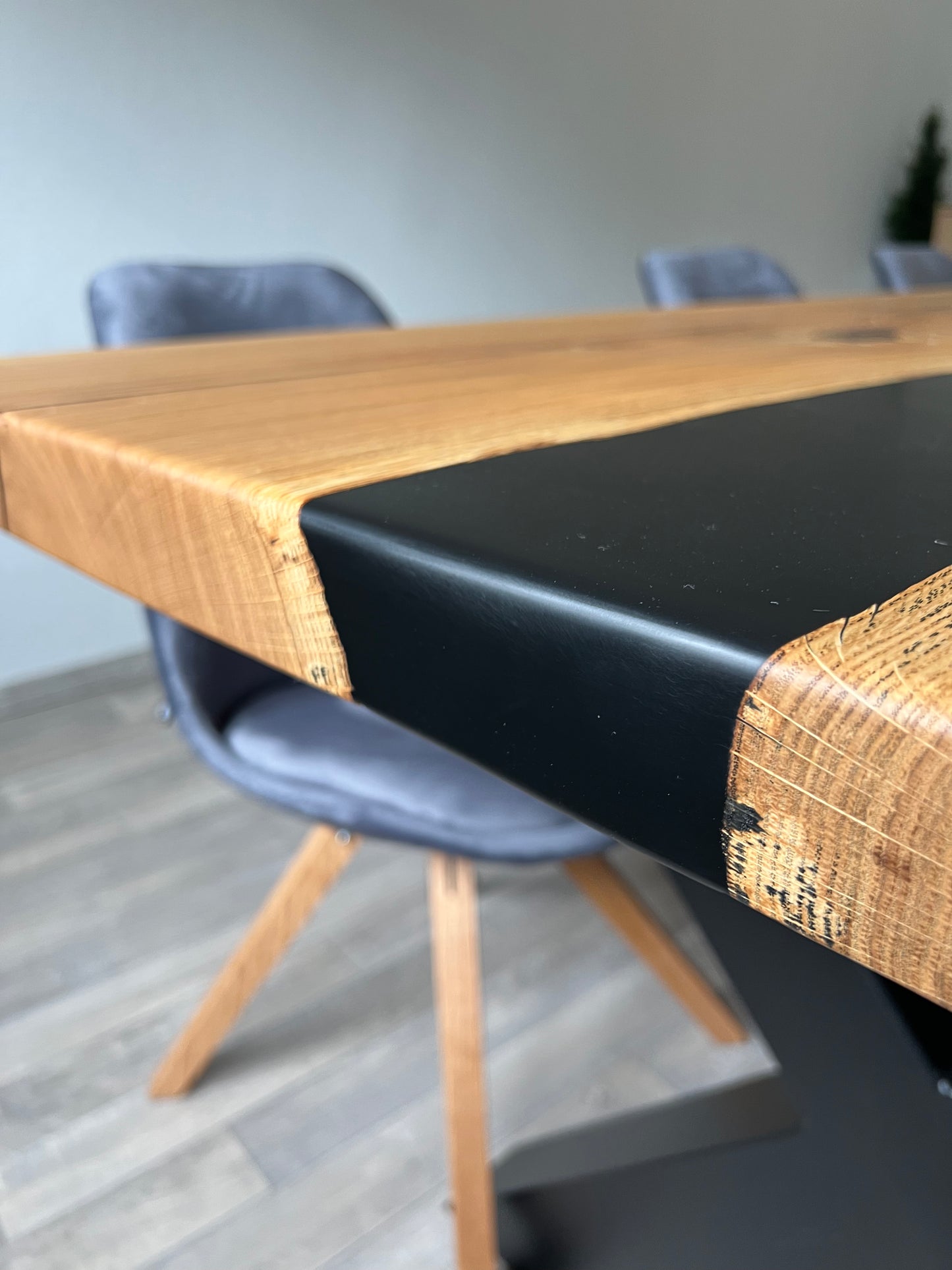 Tischplatte Eiche Epoxidharz Naturbaumkanten 220cm
