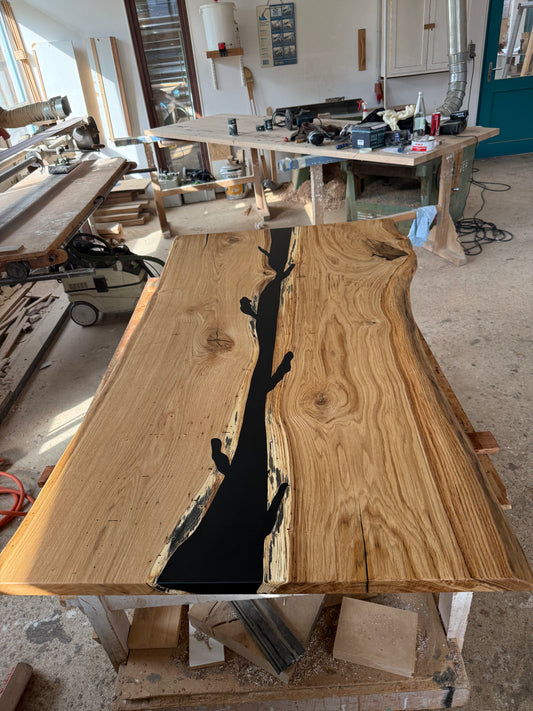 Tischplatte Eiche Epoxidharz Naturbaumkanten 180cm